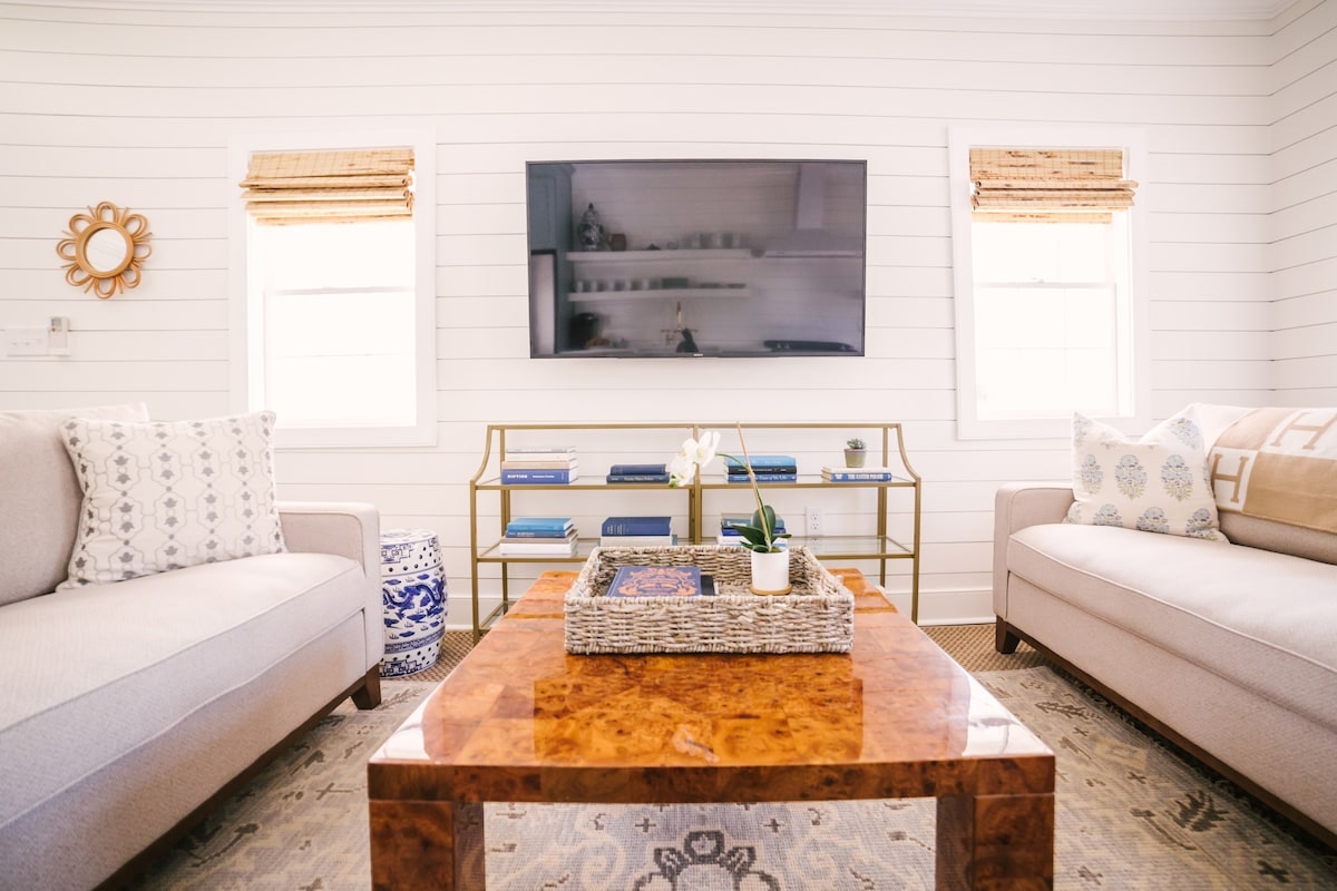 Luxurious Four Bedroom Vacation Home in Charleston
