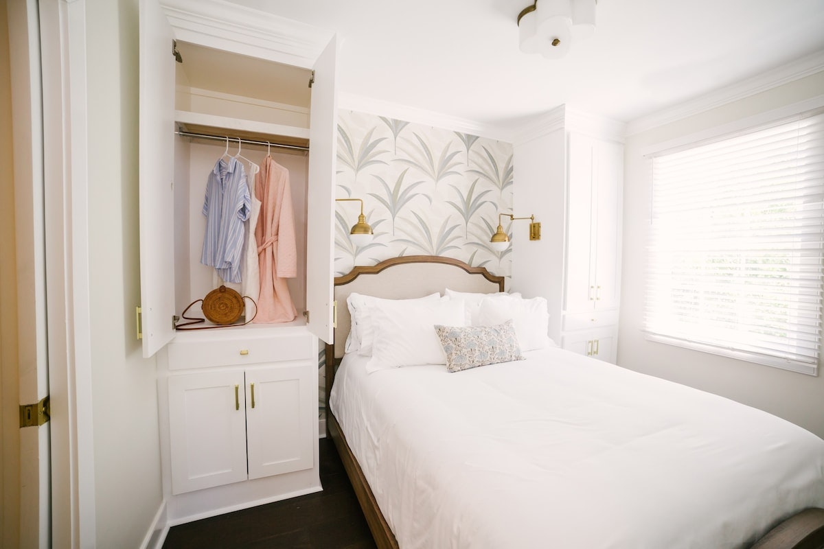 Luxurious Four Bedroom Vacation Home in Charleston