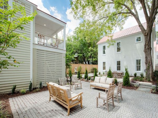 Charming Eight Bedroom Vacation Home in Charleston