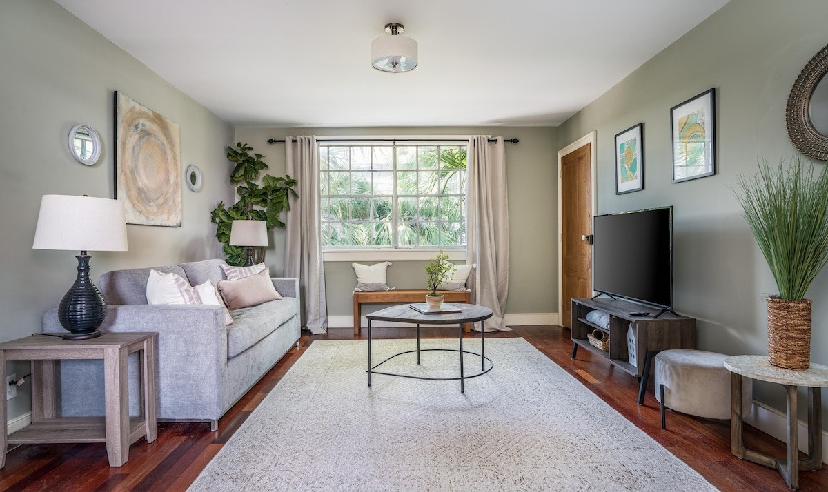 Charleston Home 1006043