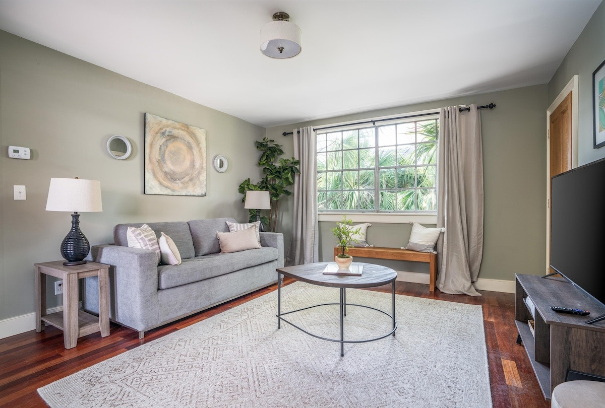 Charleston Home 1006043