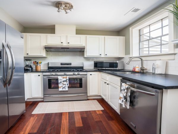 Charleston Home 1006043