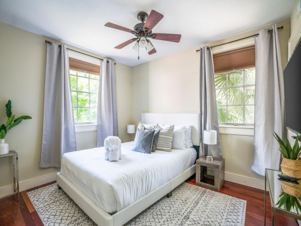 Charleston Home 1006043