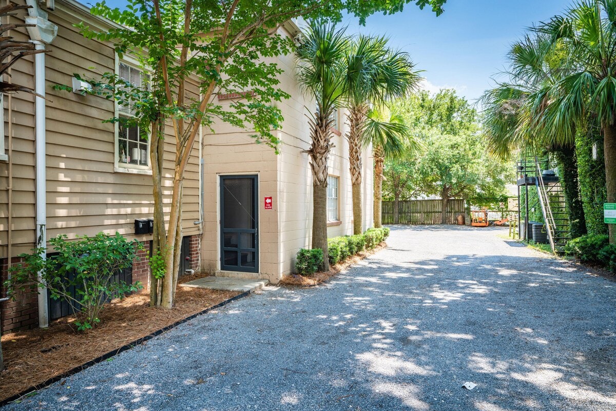 Charleston Home 1006043