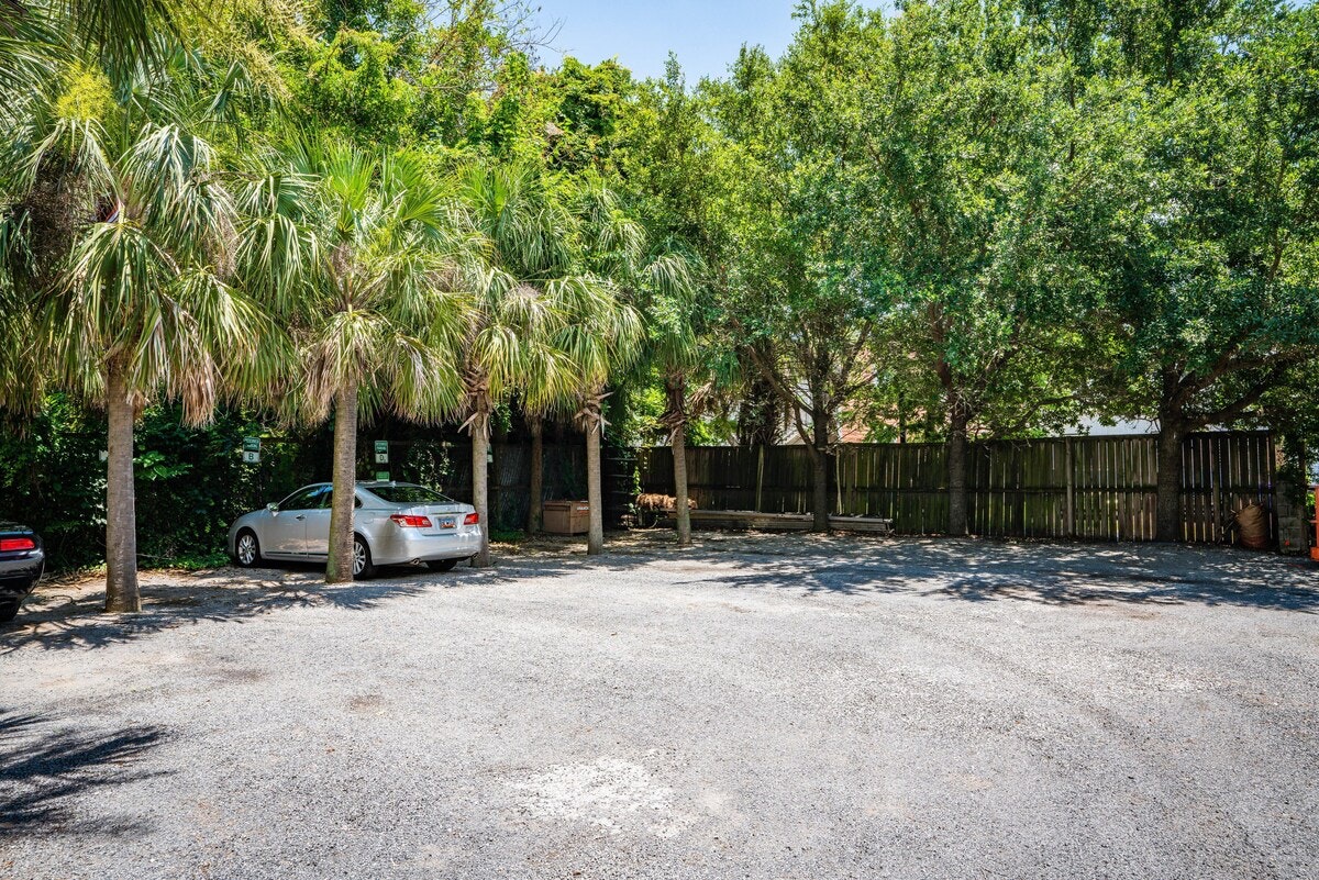Charleston Home 1006043