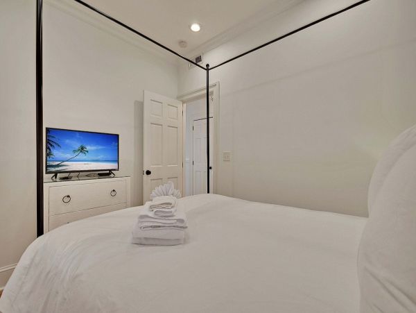 Charleston Home 1006045