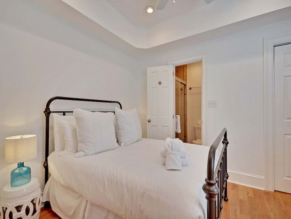 Charleston Home 1006045