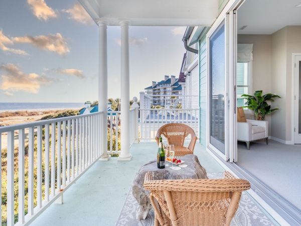 Three Bedroom Home in Isle of Palms with Great Views