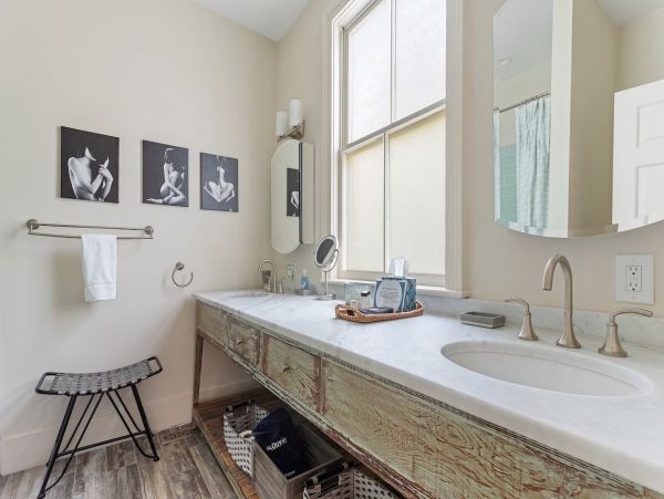 Charleston Home 1006047