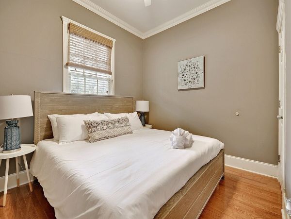Charleston Home 1006049