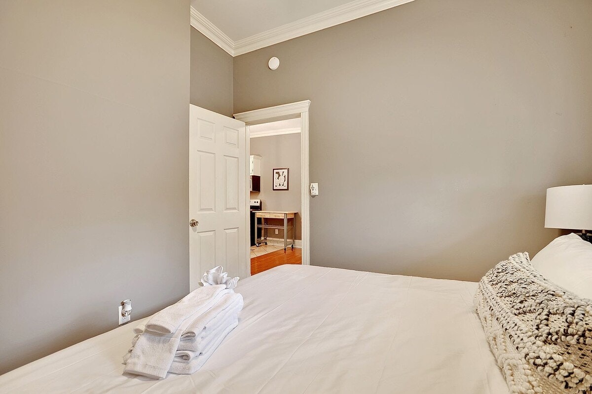 Charleston Home 1006049