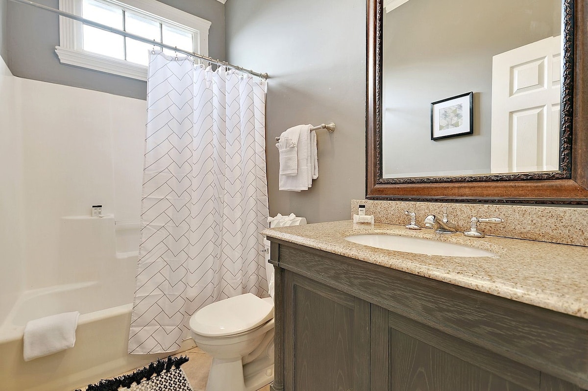 Charleston Home 1006049