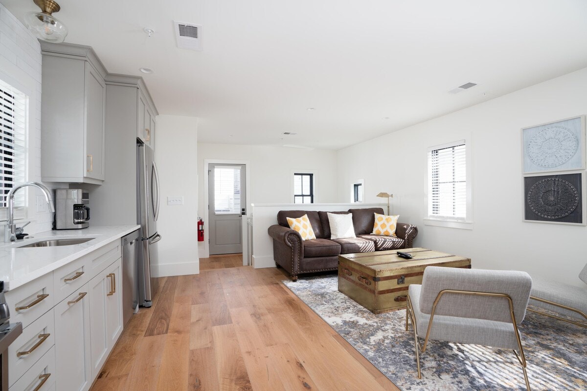 Charleston Home 1006051