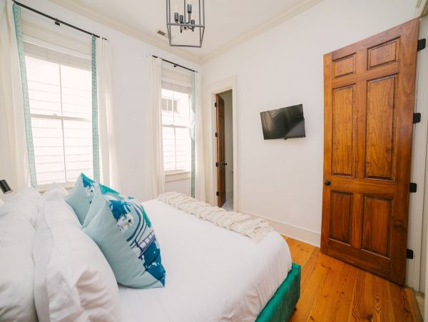 Charleston Home 1006052