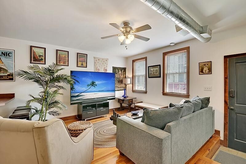 Charleston Home 1006054