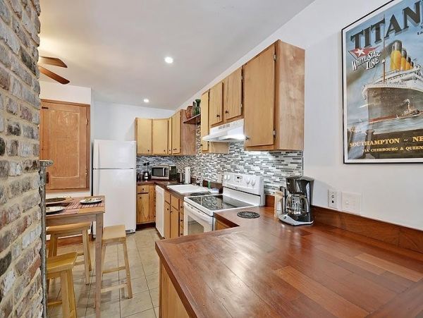 Charleston Home 1006054