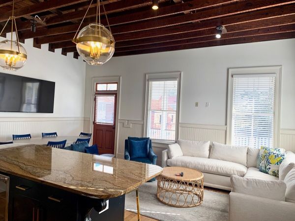 Charleston Home 1006055
