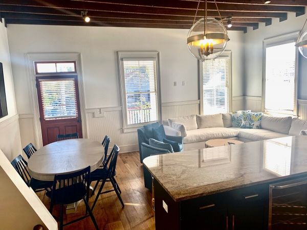Charleston Home 1006055