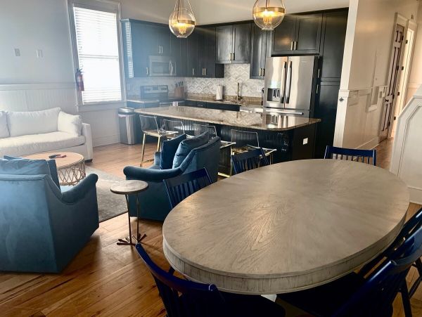Charleston Home 1006055