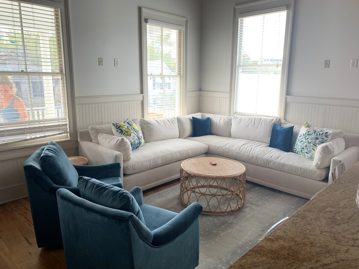Charleston Home 1006055