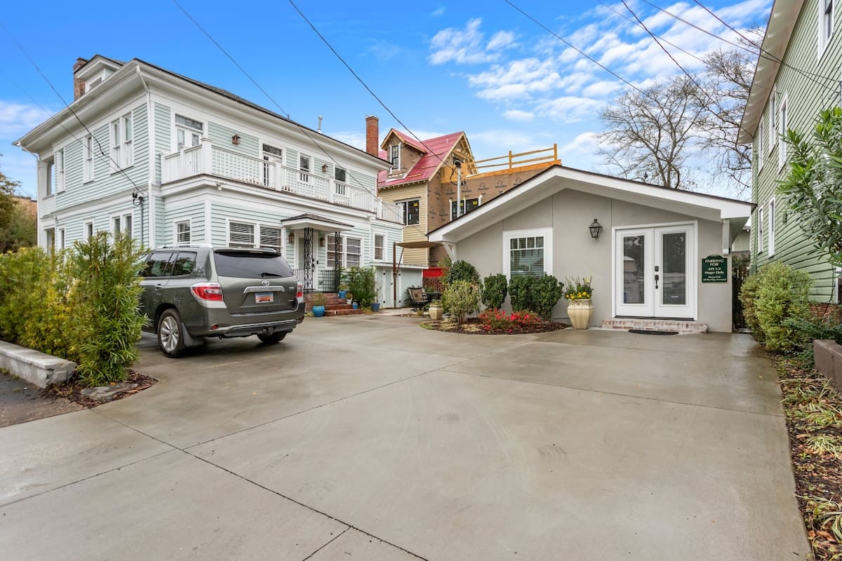 Charleston Home 1006057