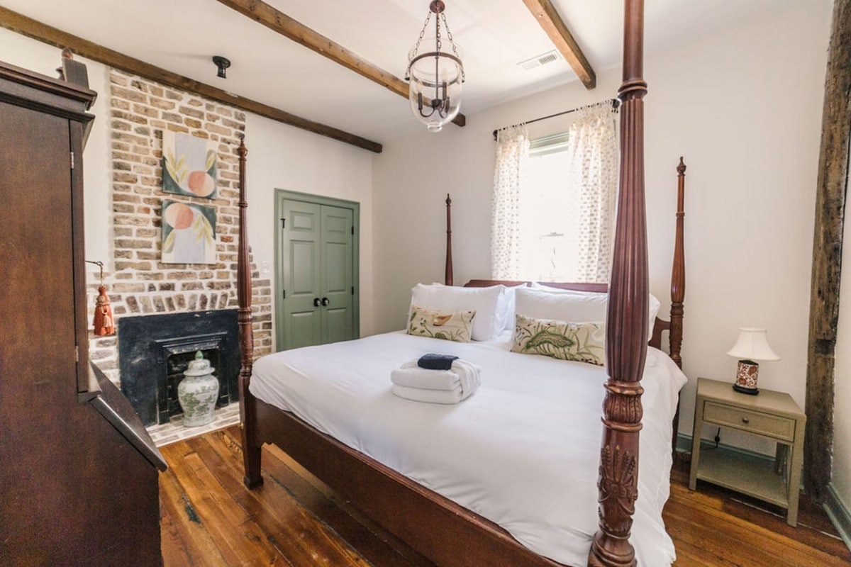 Charleston Home 1006058