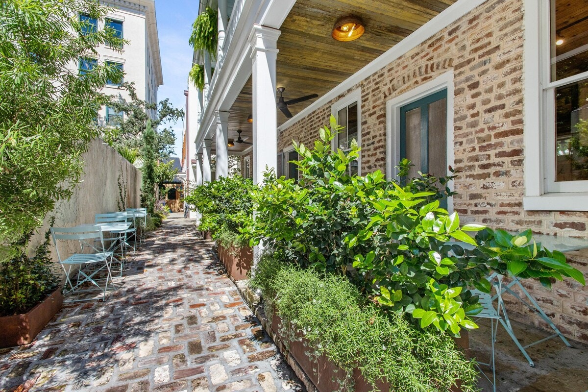 Charleston Home 1006060