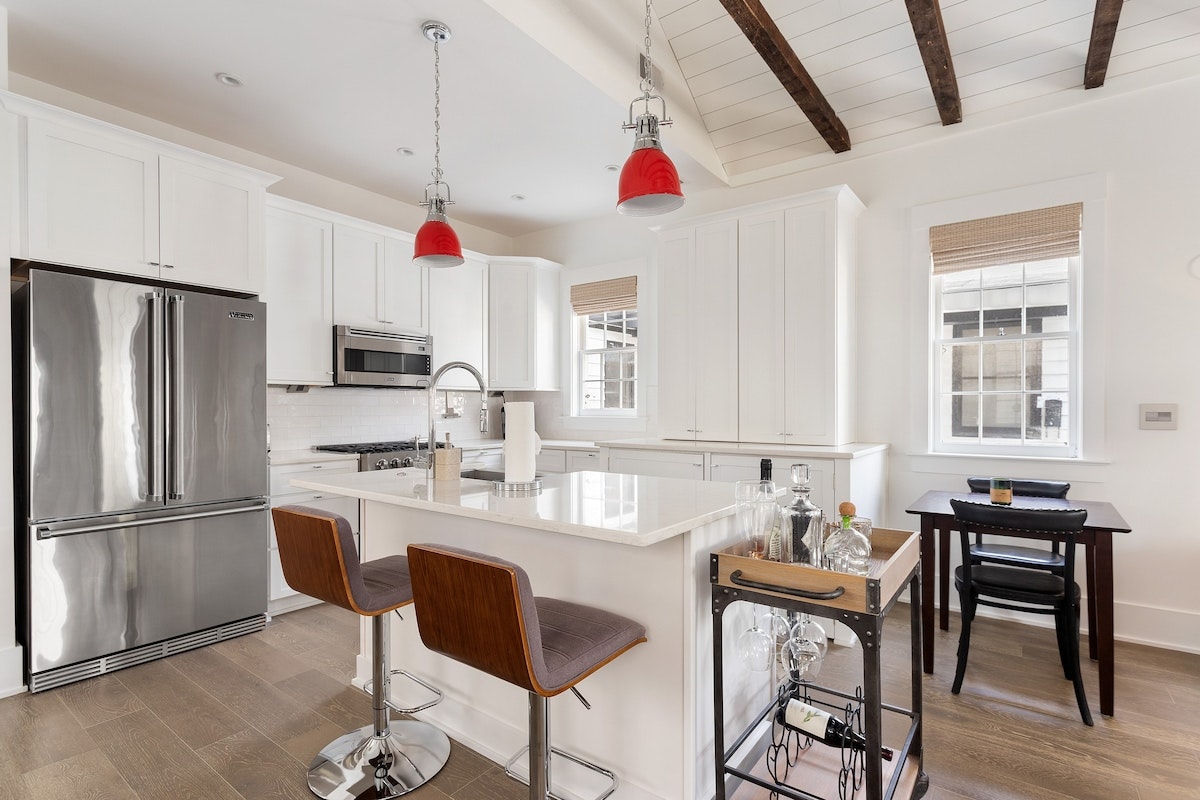 Charleston Home 1006066