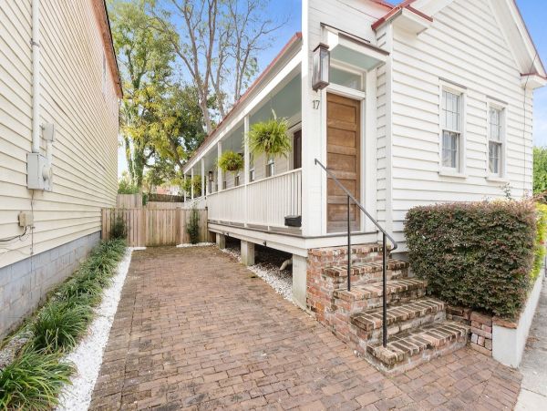 Charleston Home 1006066