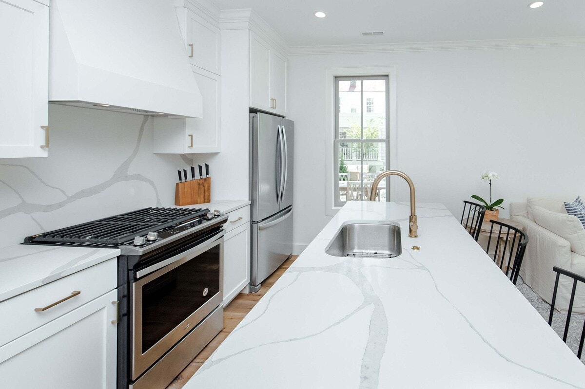 Charleston Home 1006069