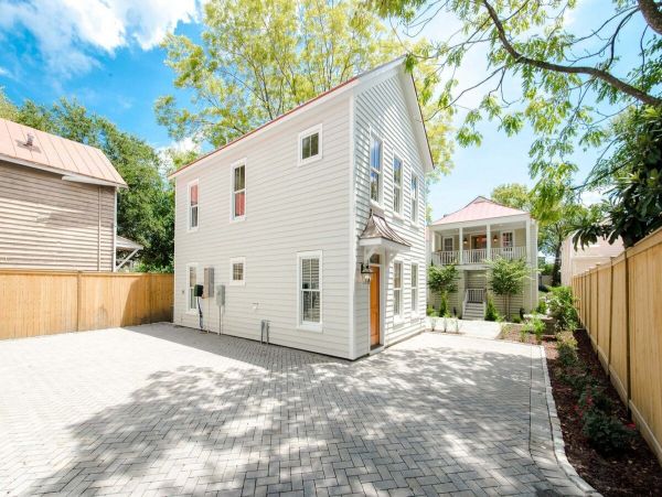 Charleston Home 1006069