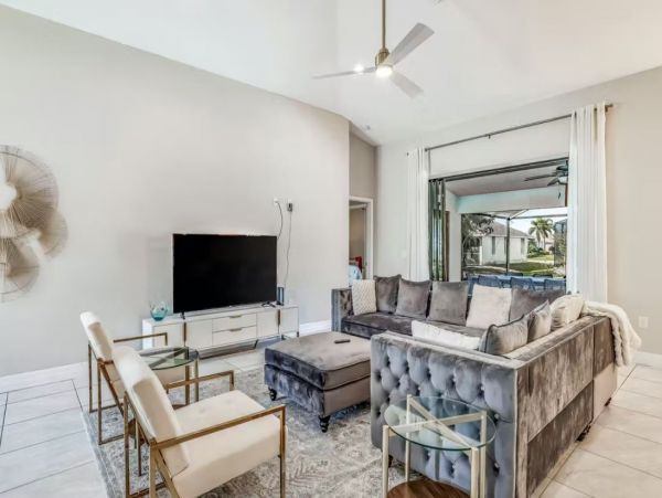 Gorgeous 4 Bedroom Vacation Pool Home in Cape Coral Sleeps 8