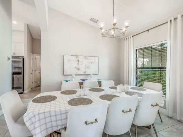 Gorgeous 4 Bedroom Vacation Pool Home in Cape Coral Sleeps 8