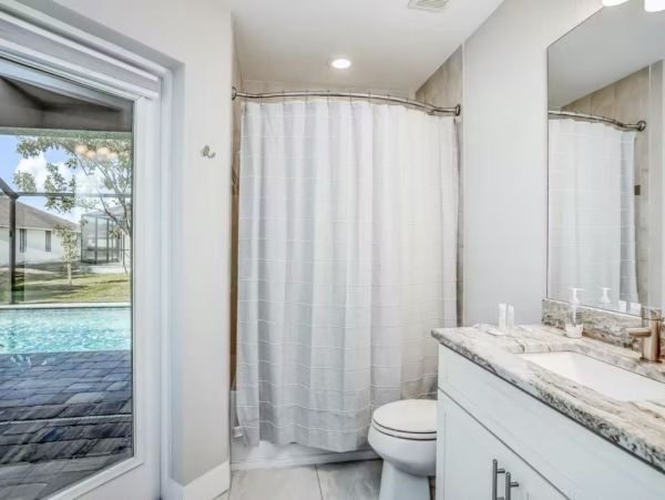 Gorgeous 4 Bedroom Vacation Pool Home in Cape Coral Sleeps 8