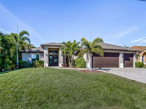 Gorgeous 4 Bedroom Vacation Pool Home in Cape Coral Sleeps 8