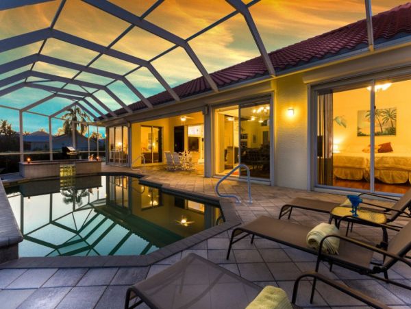 Caged Pool and Spa Four Bedroom Vacation Home in Cape Coral