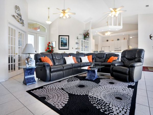 Caged Pool and Spa Four Bedroom Vacation Home in Cape Coral