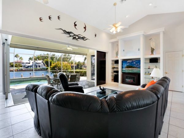 Caged Pool and Spa Four Bedroom Vacation Home in Cape Coral