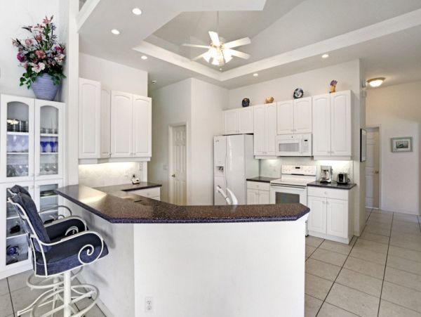 Caged Pool and Spa Four Bedroom Vacation Home in Cape Coral