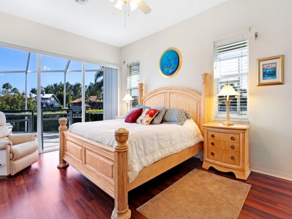 Caged Pool and Spa Four Bedroom Vacation Home in Cape Coral