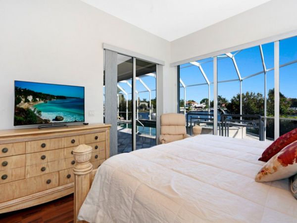 Caged Pool and Spa Four Bedroom Vacation Home in Cape Coral