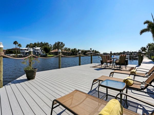 Caged Pool and Spa Four Bedroom Vacation Home in Cape Coral