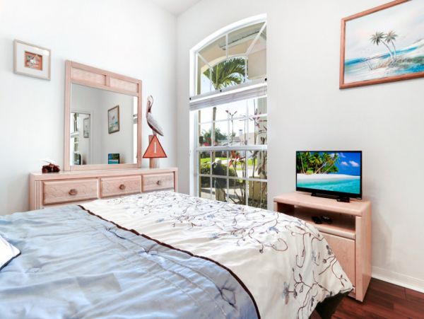 Caged Pool and Spa Four Bedroom Vacation Home in Cape Coral