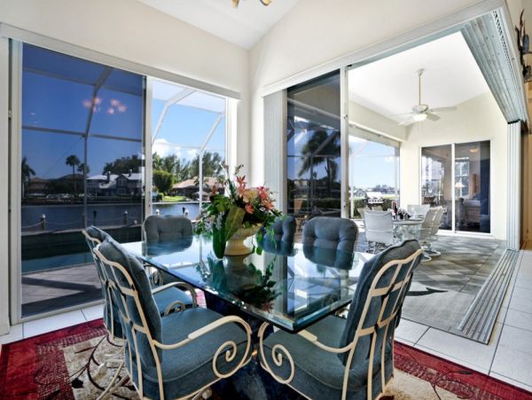 Caged Pool and Spa Four Bedroom Vacation Home in Cape Coral