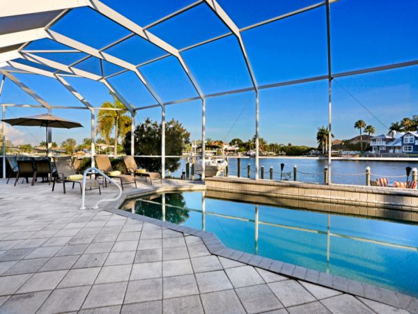 Caged Pool and Spa Four Bedroom Vacation Home in Cape Coral