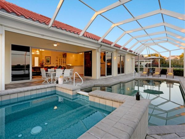 Caged Pool and Spa Four Bedroom Vacation Home in Cape Coral