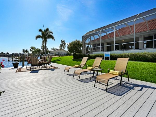 Caged Pool and Spa Four Bedroom Vacation Home in Cape Coral