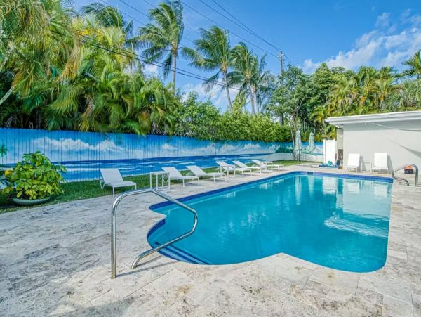 Luxury Fort Lauderdale Walk to Beach 5 Bedroom Rental Home