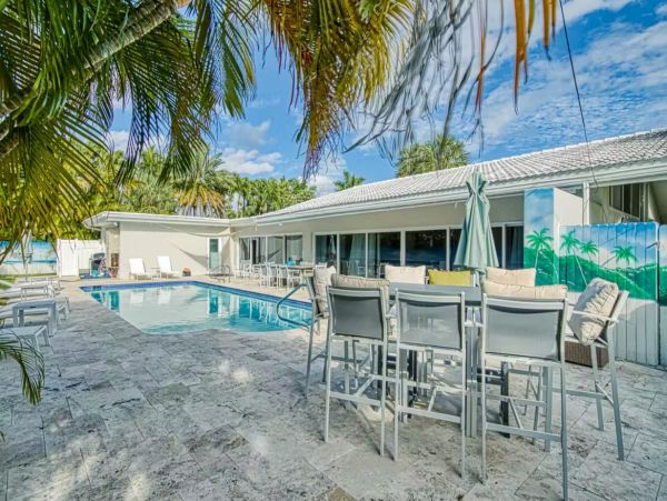 Luxury Fort Lauderdale Walk to Beach 5 Bedroom Rental Home
