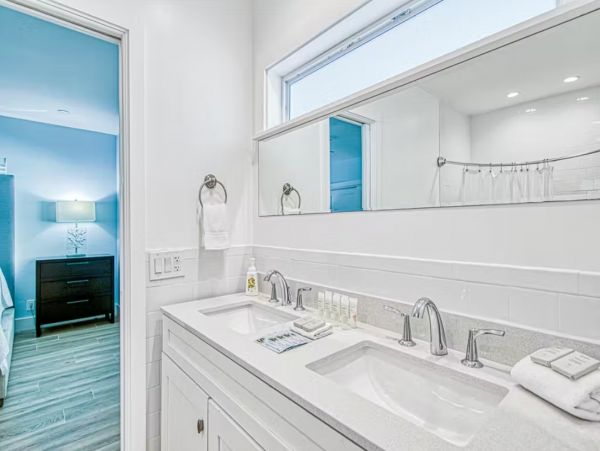 Luxury Fort Lauderdale Walk to Beach 5 Bedroom Rental Home